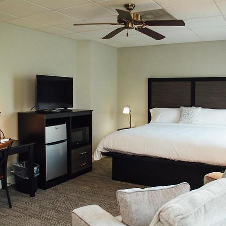 Country Squire Inn And Suites 뉴홀란드 외부 사진