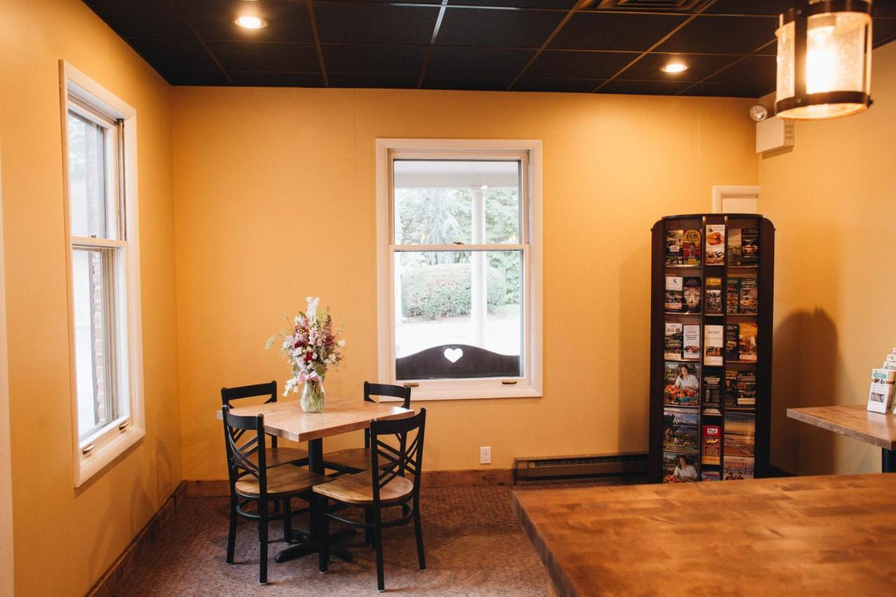Country Squire Inn And Suites 뉴홀란드 외부 사진