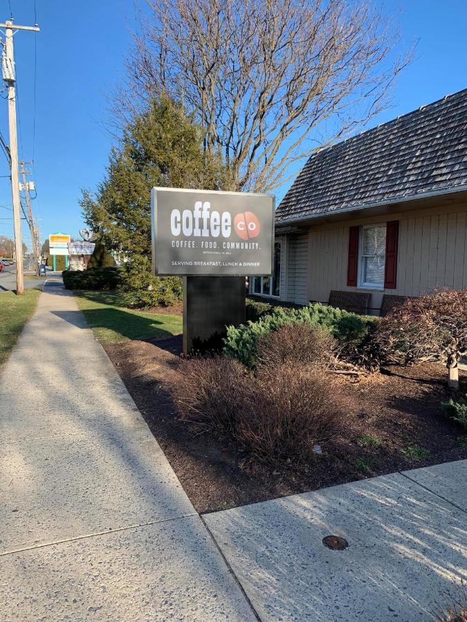 Country Squire Inn And Suites 뉴홀란드 외부 사진