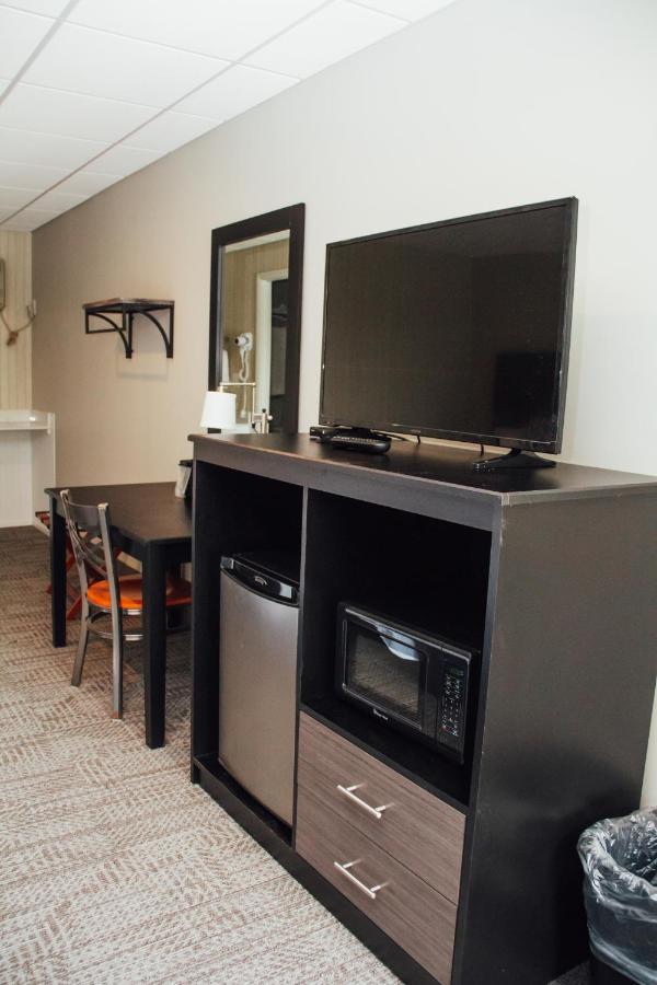 Country Squire Inn And Suites 뉴홀란드 외부 사진