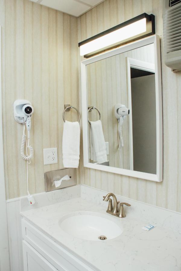 Country Squire Inn And Suites 뉴홀란드 외부 사진