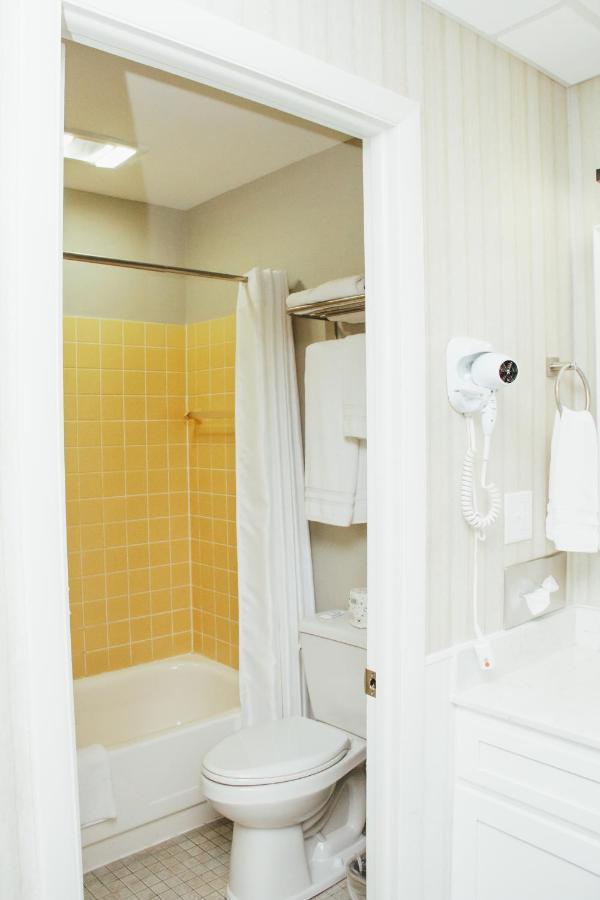 Country Squire Inn And Suites 뉴홀란드 외부 사진