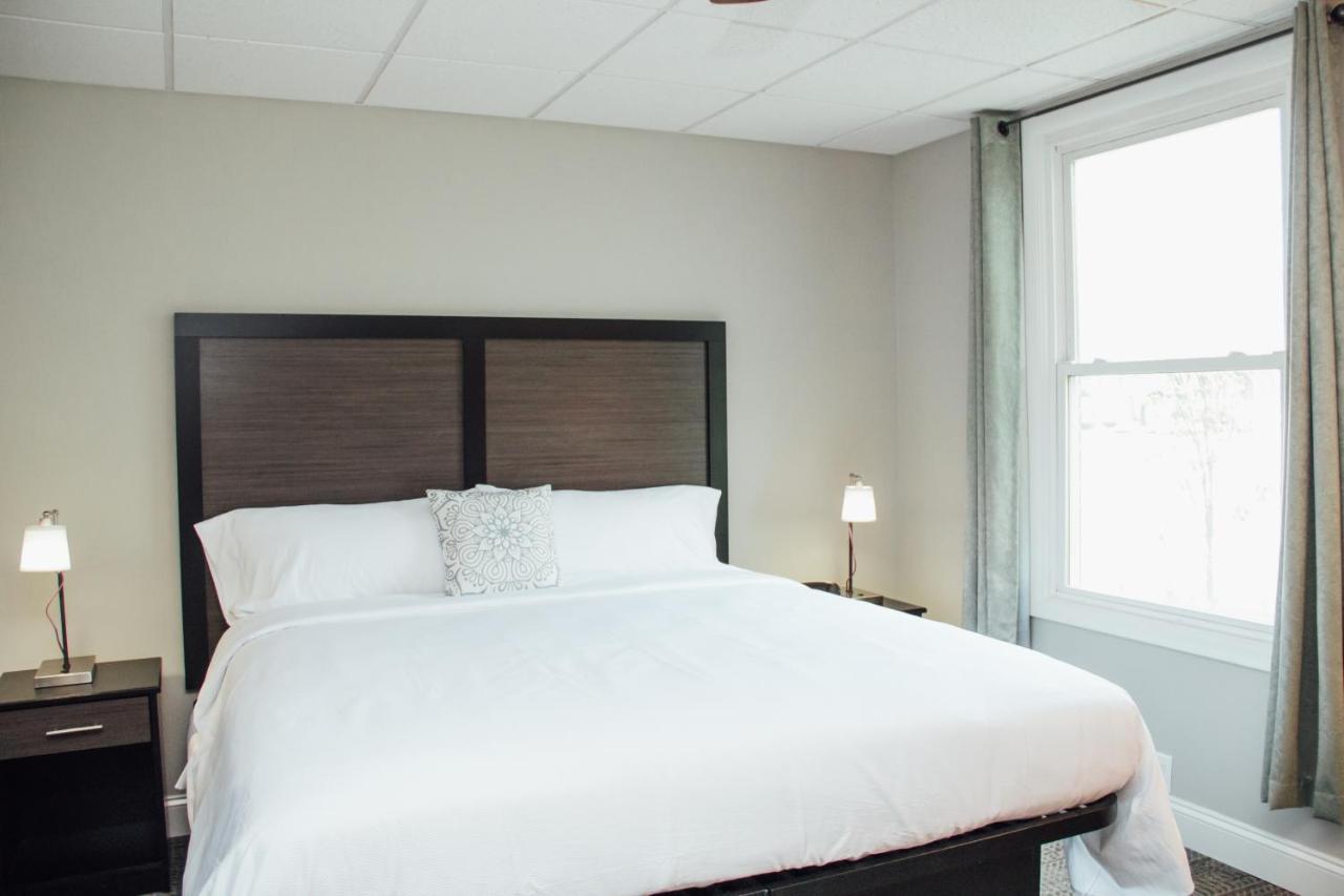 Country Squire Inn And Suites 뉴홀란드 외부 사진