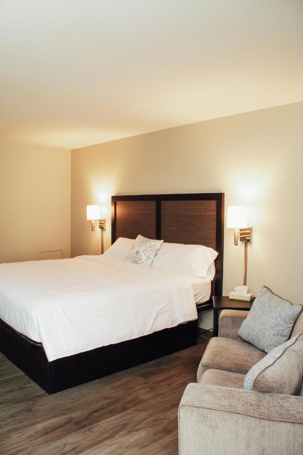Country Squire Inn And Suites 뉴홀란드 외부 사진
