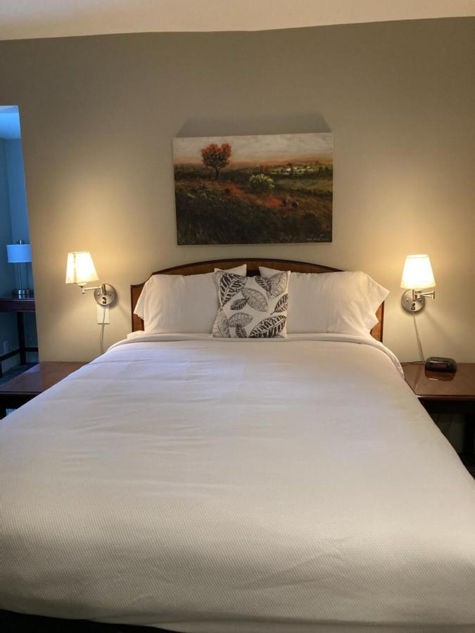 Country Squire Inn And Suites 뉴홀란드 외부 사진