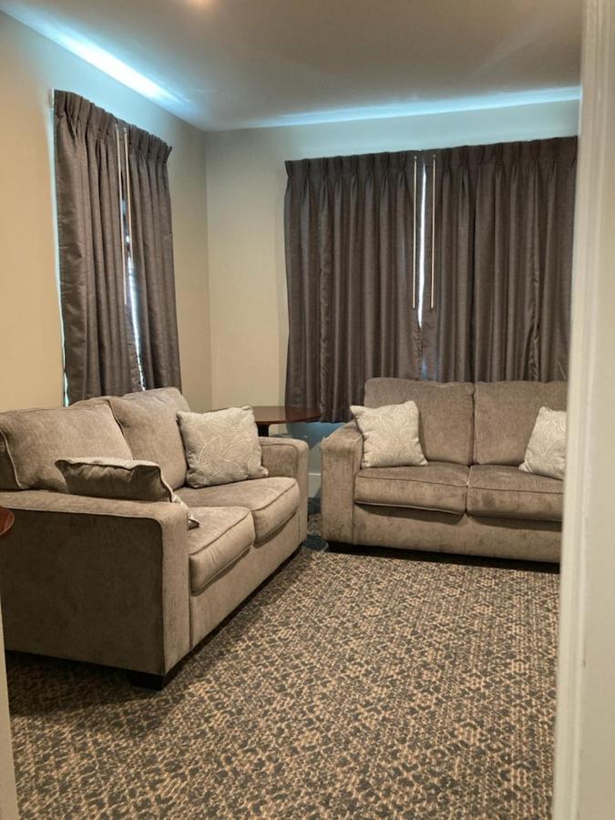 Country Squire Inn And Suites 뉴홀란드 외부 사진