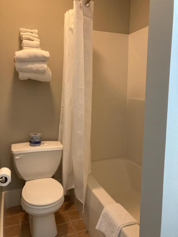 Country Squire Inn And Suites 뉴홀란드 외부 사진