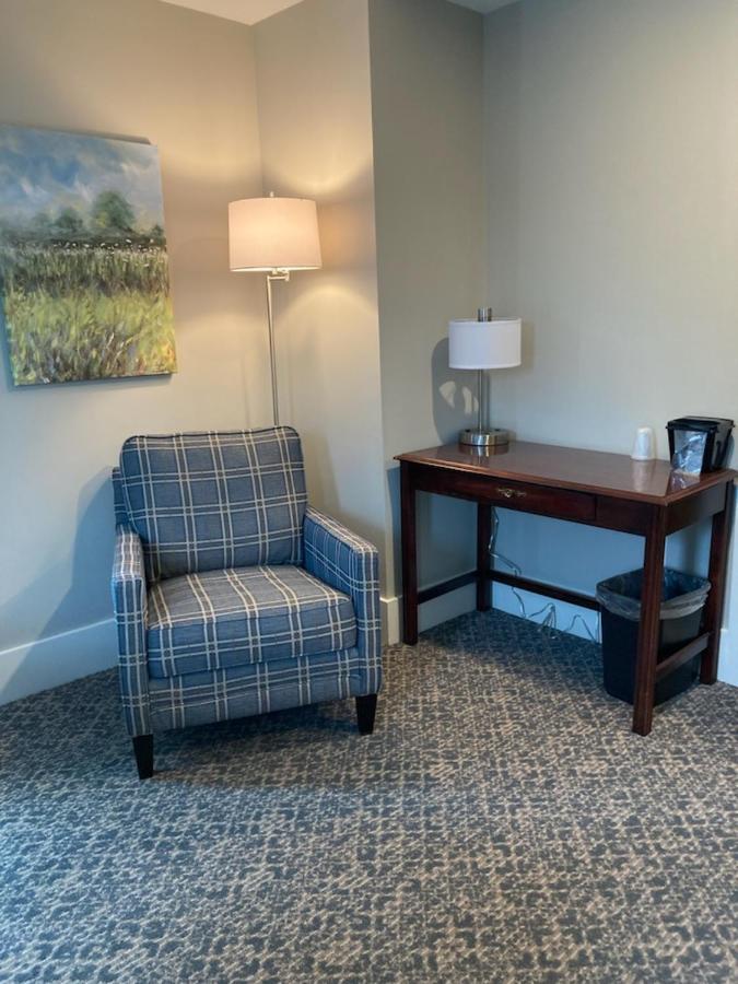 Country Squire Inn And Suites 뉴홀란드 외부 사진
