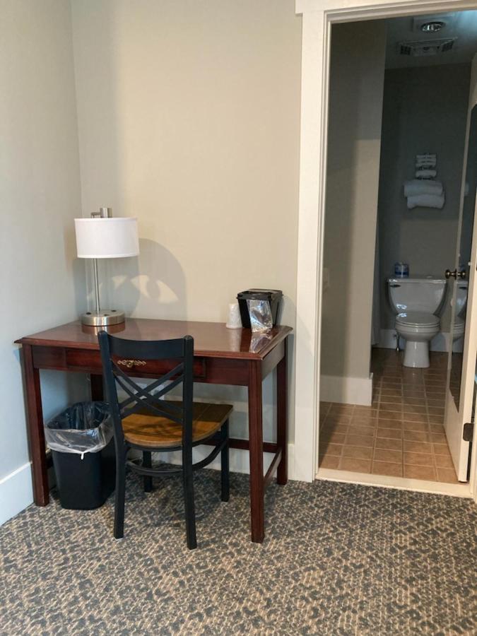 Country Squire Inn And Suites 뉴홀란드 외부 사진