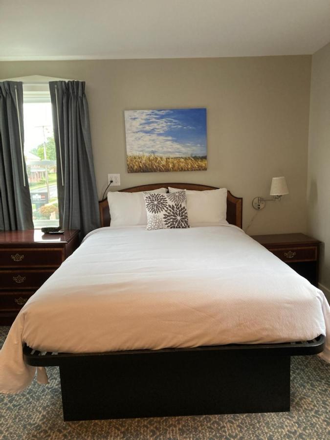Country Squire Inn And Suites 뉴홀란드 외부 사진