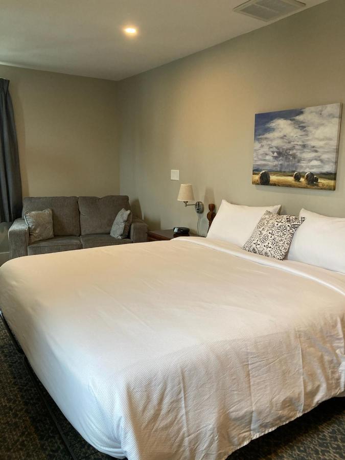 Country Squire Inn And Suites 뉴홀란드 외부 사진