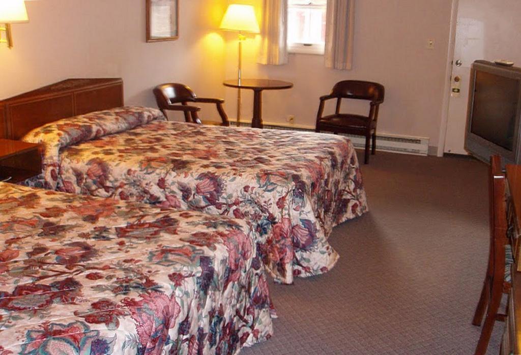 Country Squire Inn And Suites 뉴홀란드 외부 사진