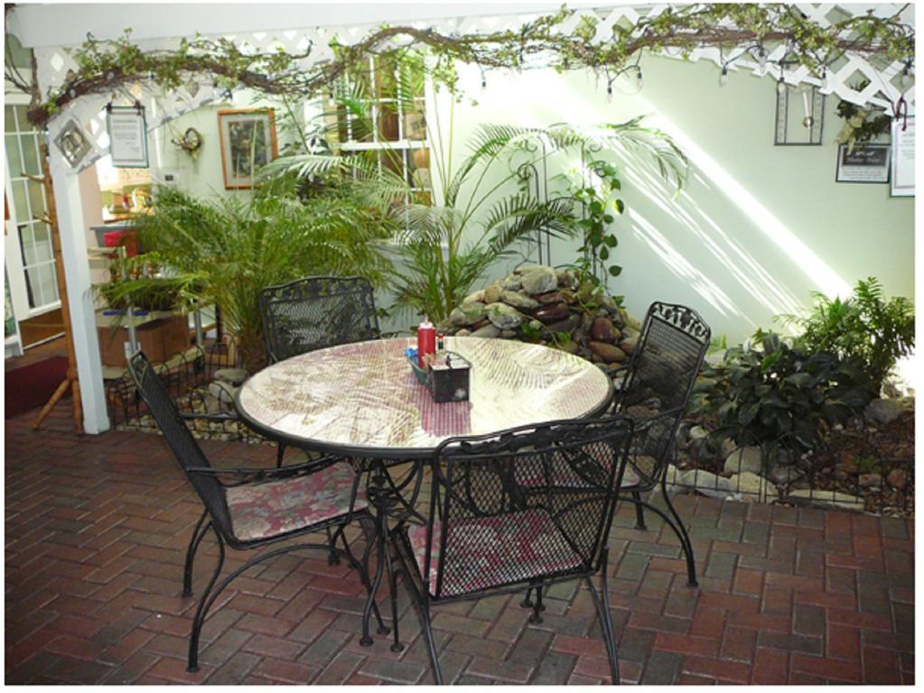 Country Squire Inn And Suites 뉴홀란드 외부 사진