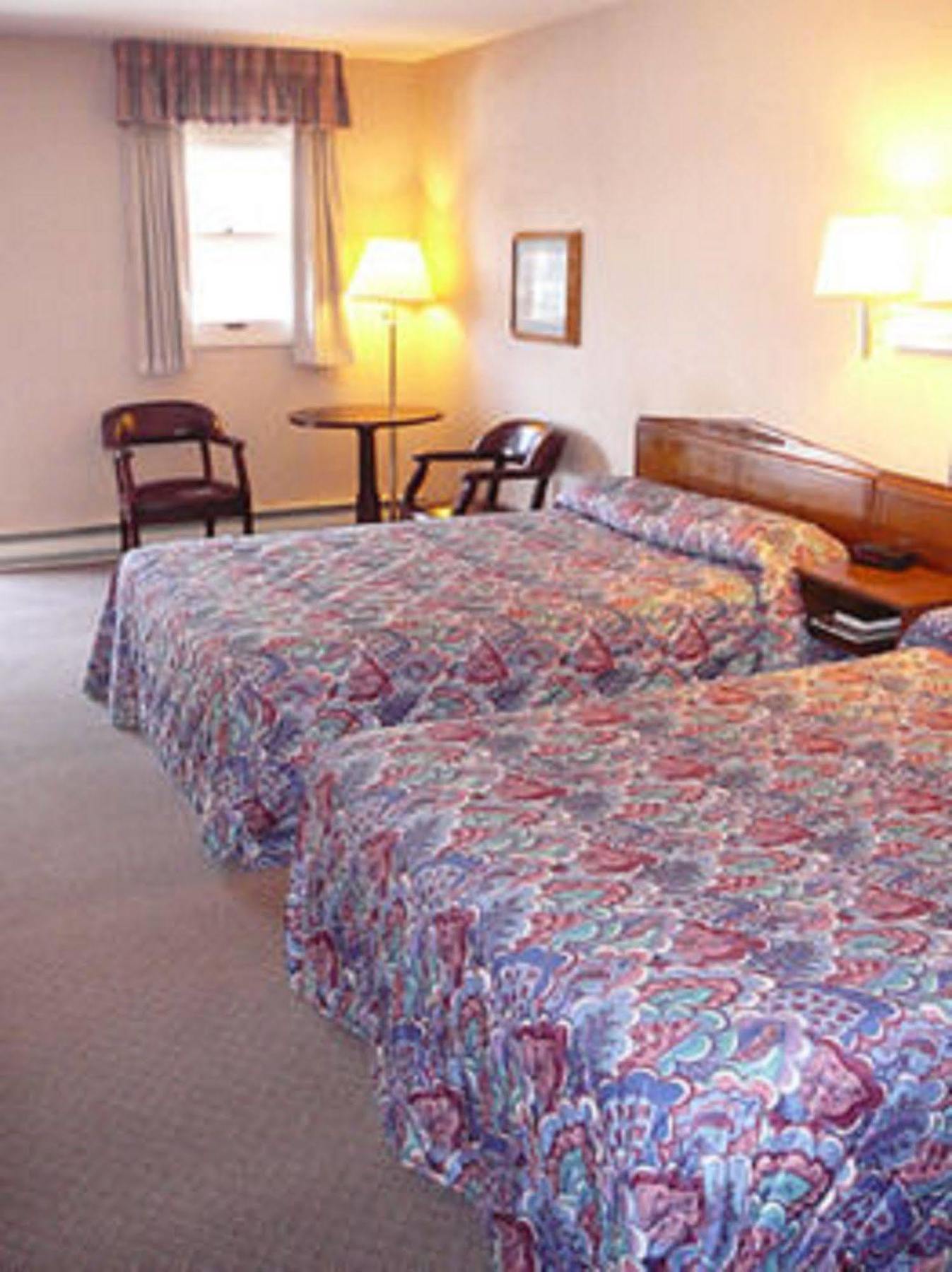 Country Squire Inn And Suites 뉴홀란드 외부 사진