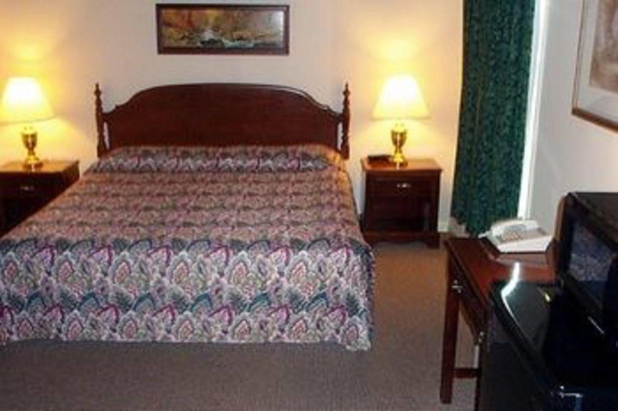 Country Squire Inn And Suites 뉴홀란드 외부 사진