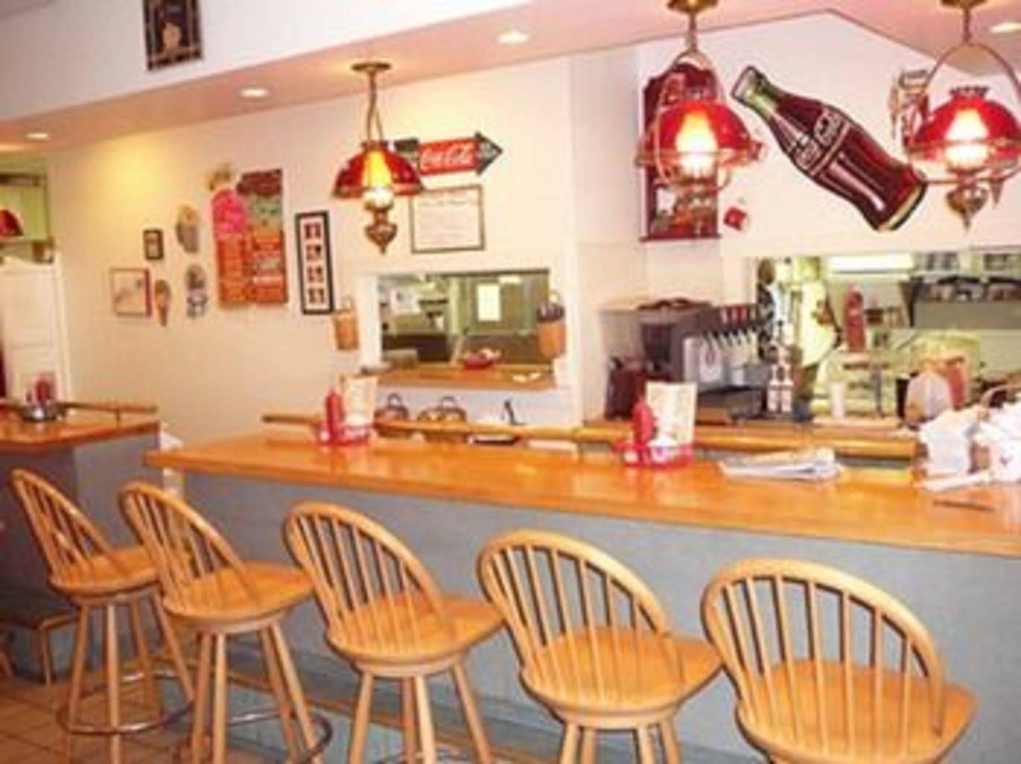 Country Squire Inn And Suites 뉴홀란드 외부 사진