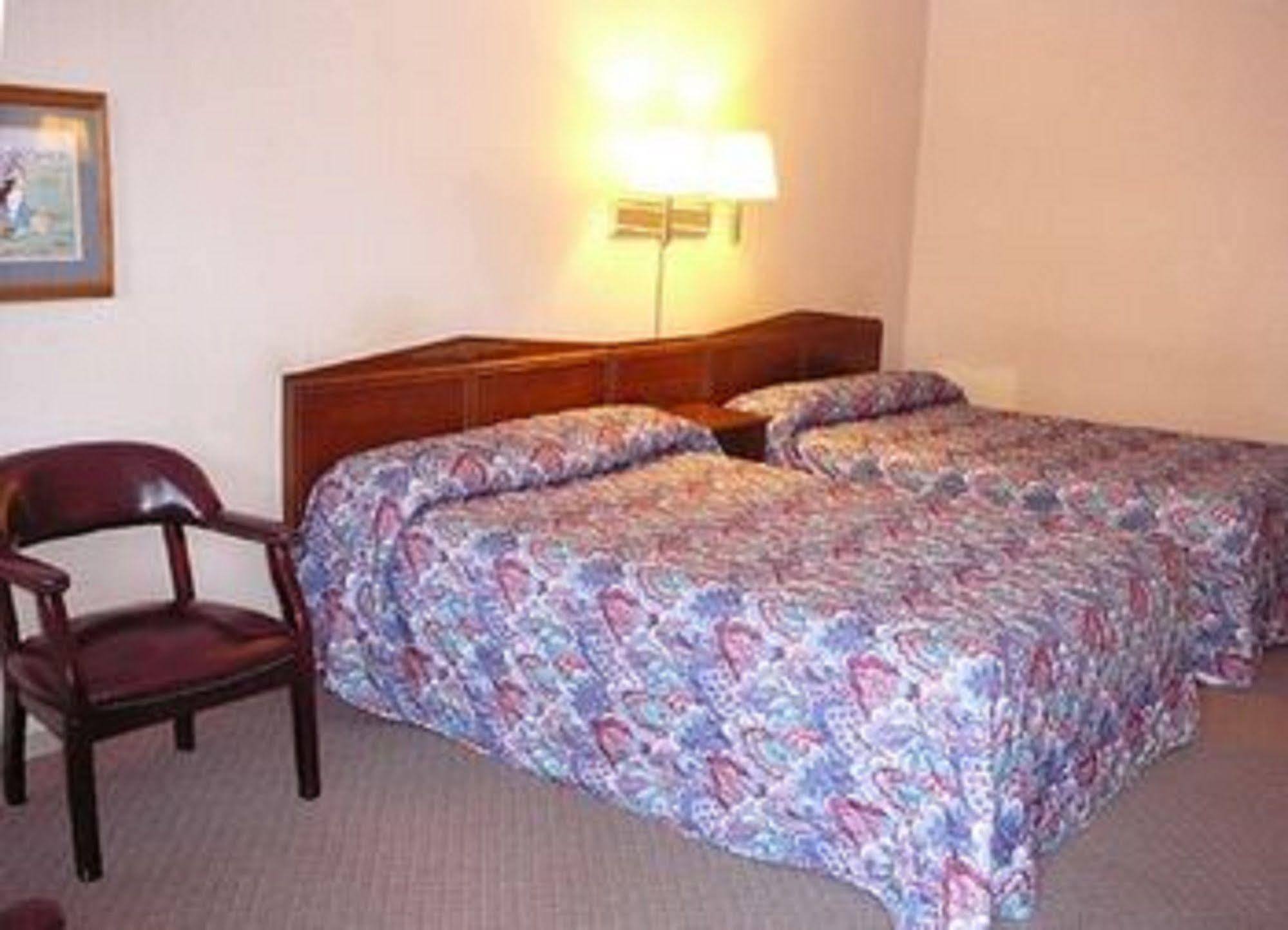 Country Squire Inn And Suites 뉴홀란드 외부 사진
