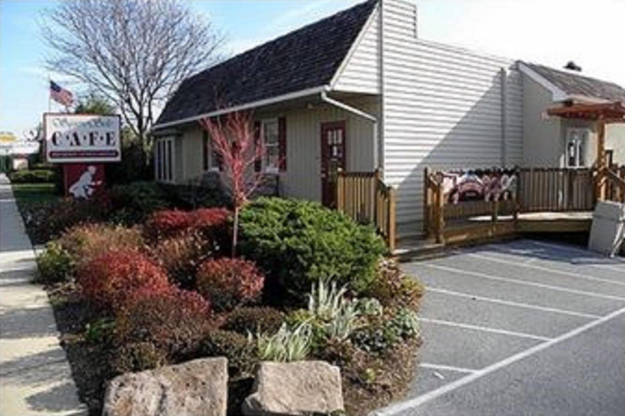 Country Squire Inn And Suites 뉴홀란드 외부 사진