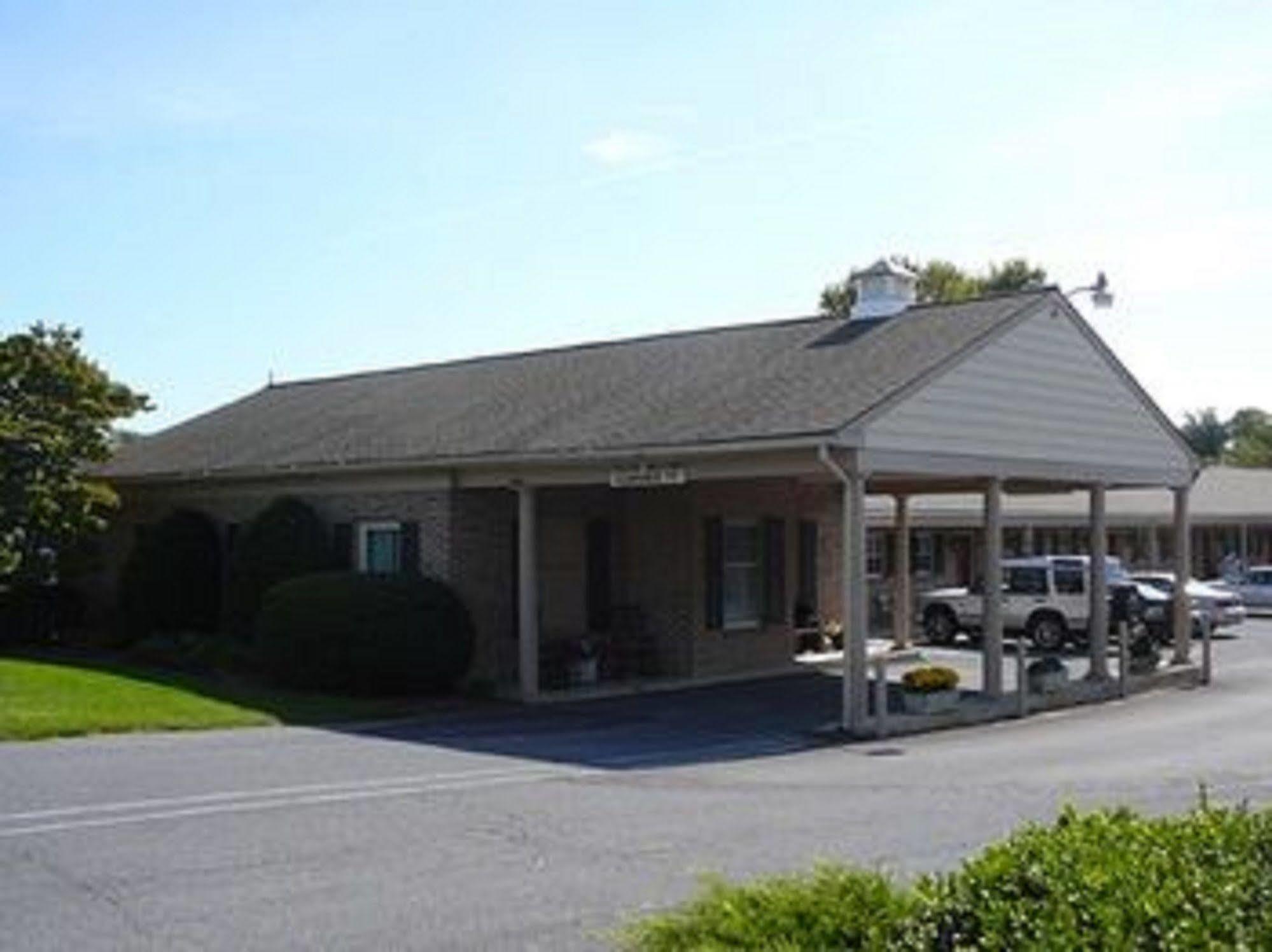 Country Squire Inn And Suites 뉴홀란드 외부 사진